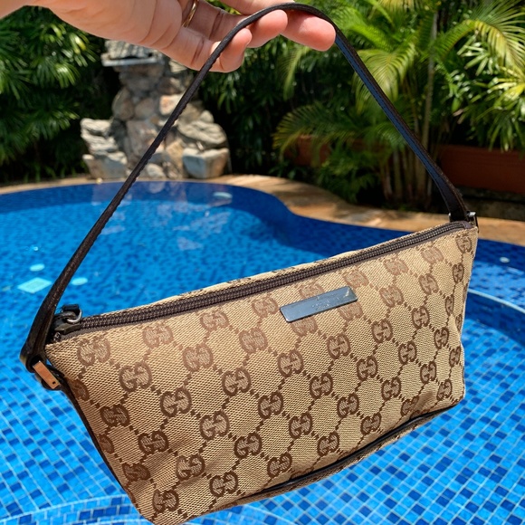 Gucci Handbags - 🎉Host Pick🎉 GUCCI Brown GG Logo Baguette Purse